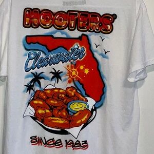 HOOTERS RESTAURANT CLEARWATER FLORIDA SOUVENIR T-SHIRT SIZE XL NEW